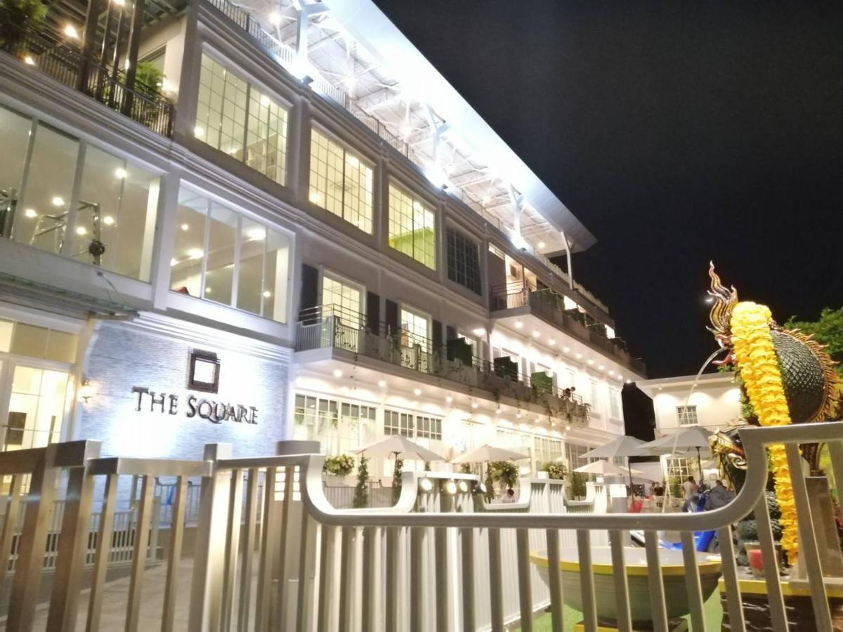 The Square 101 Hotell Bangkok Exteriör bild